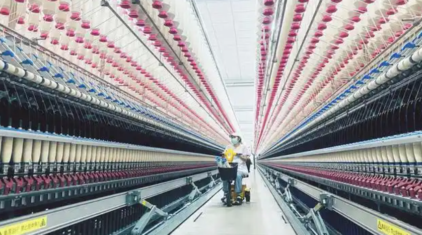 岳企智造記丨告別“老師傅”，科力嘉紡織數(shù)據(jù)驅(qū)動引領(lǐng)行業(yè)智能化升級——56項(xiàng)專利支撐生產(chǎn)動態(tài)“指尖管理”